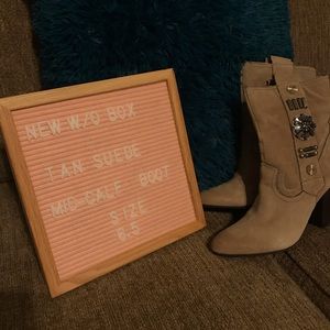 #90 NEVER WORN Suede beige Boots w/ heel and Bling